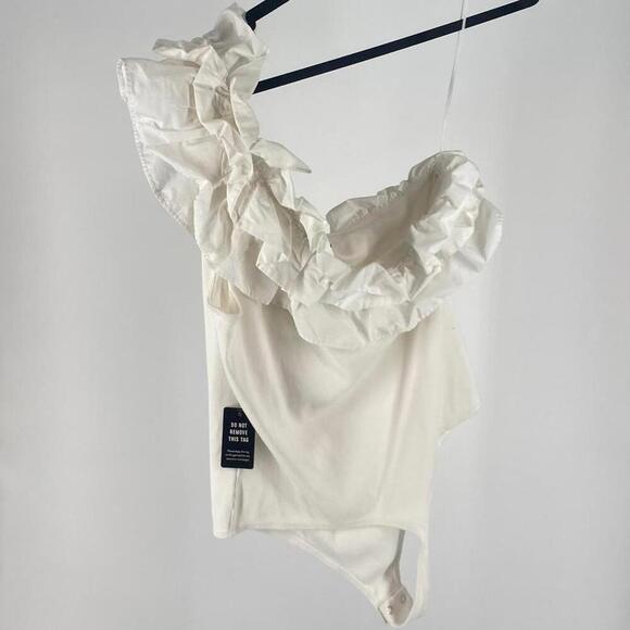 Elegant One-Shoulder Ruffled Bodysuit - Picture 4 of 4